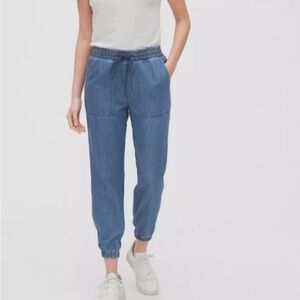 GAP Women's Blue Jogger Jeans